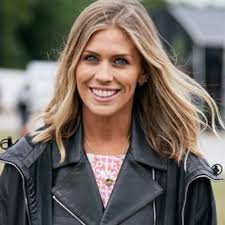 Nikki Shields's Instagram, Twitter & Facebook