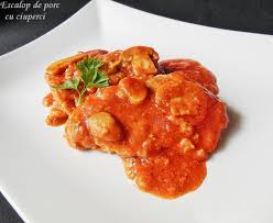 Escalopul de porc se sareaza si pipereaza (cu masura, tinand cont ca mancarea trebuie sa scada), se da focul la mic si se acopera cu un capac. Reteta Escalop De Porc Cu Ciuperci