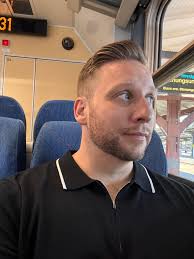 Hello my friends..I am Habib from Syria, I am 24 years old, I am a medical  laboratory, and I have excellent experience in my field. My English is  good. Does anyone have