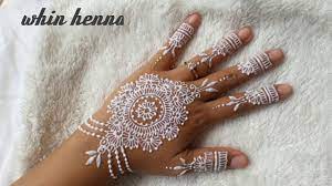 Warnanya pun tak melulu coklat dan maroon, disini gambar henna putih yang membuat tanganmu semakin terlihat manis. Henna Pengantin Putih Youtube