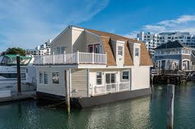 Are you on the hunt for a two bedroom house boat for sale? On The Market A Two Bedroom Houseboat In Quincy