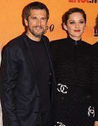 Il est le réalisateur des petits mouchoirs et de sa suite. Marion Cotillard Et Guillaume Canet Ce Cliche D Eux Ensemble Tout Jeunes Deja Complices Elle