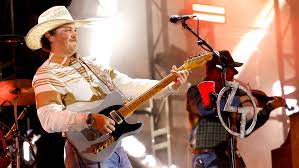 Chris Stapleton performing