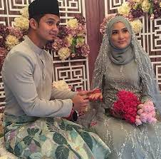 Alah.fokus blog pinkbubblegum princess bukan pada majlisnya tetapi pada detail baju tunang hanis, baju nikah , baju resepsi… Video Akad Nikah Hairul Azreen Dan Hanis Zalikha