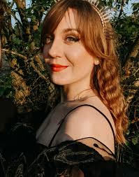 Dislike of headbands with pushed up long hair