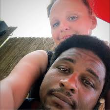 I'm looking for a photographer for family photos. I'd prefer to stay around  the $100 range. Please let me know if that meets your charge. Thanks in  advance! Family of six.