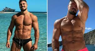 Calciatore spagnolo si ritira e gira il primo video su Onlyfans: chi è Miguel  Guerrero, ex portiere del Siviglia