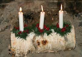 The yule log is a television program which airs traditionally on christmas eve or christmas morning, originally on new york city television station wpix but now on many other stations. What Is Yule Burning Of The Yule Log The Old Farmer S Almanac