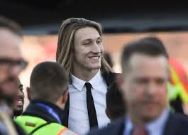 We already know about lawrence who started growing out his hair in high school. Acc Football Players Agree That Clemson S Trevor Lawrence Has Top Hair