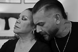 Diego Val comparte historia de amor que tuvo con una mujer que le doblaba  la edad y que eternizó en tatuaje