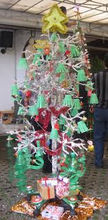 10 dekorasi natal yang mudah untuk kamu buat. Go Green X Mas Pohon Natal Dari Barang Bekas Kompasiana Com