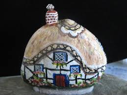 One Tree Hill смотреть онлайн на английском с субтитрами Hand Painted Tudor Style English Cottage With Thatched Roof And Flower Garden Stone Painting Painted Rocks Pebble Painting