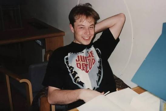📸💰 Elon Musk's first girlfriend sold a collection of previously unseen  photos from their relationship at auction for $165,000 Jennifer Gwynne  dated Elon Musk when they were both students at the University