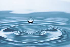 Some latinos are doing a dope deal and then someone yells agua! and everyone legs it. La Pandemia De Covid 19 Prioriza Aun Mas La Importancia De Alcanzar Agua Segura Presente Rse