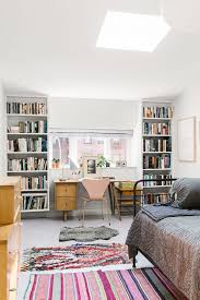 Traditional style office furniture, on the other hand, can create a warmer look in your reception room. 25 Cool Guest Bedroom And Home Office Combos Digsdigs