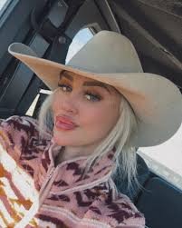 Wintertime at the -B 🩶 @iamranchher @iamfarmher @officialrustywright  @latrailbaileymusic_