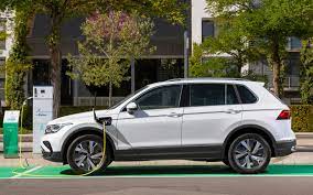 Verdict it's not the gti of compact crossovers, but the tiguan has enough vw traits to make it one of our favorites. Vw Tiguan Ehybrid Ein Gti Mit Stromanschluss Edison Media