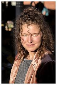 Frau mit Locken 2 Foto & Bild