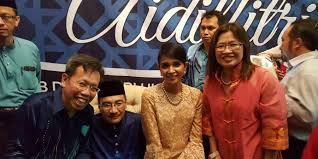 A double celebration was in store, as it was also dato' robert geneid and datuk raziah. Dr Sim Raya Visit To Minister Of Defense Supp News Portal