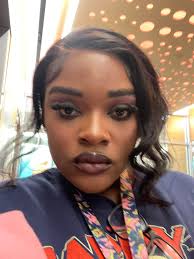 Can someone clean up this background?