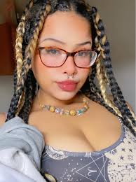 Yes… we men still love petite women built like this 😮‍💨