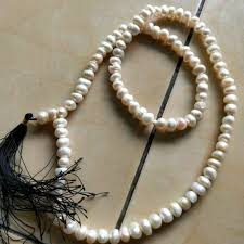 Bagi anda yang mungkin saja mencari amalan pengasihan untuk memunculkan aura pesona, bisa jadi tulisan ini sangat bermanfaat bagi anda. Tasbeh Mutiara Nur Qomar 99 Butir Shopee Indonesia