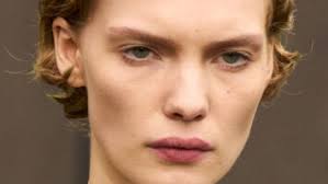 Miley Cyrus è Flora per Gucci Beauty