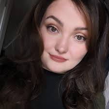 Allison Olin's Instagram, Twitter & Facebook