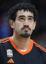 כבר כמה שנים שטי ג'יי ליף מועמד להגיע לארץ,הקיץ נראה שסוף סוף הוא יגיע לארץ  ויחתום במכבי תל אביב או בהפועל תל אביב. אמור להיות ישראלי בכיר מאוד ואולי  אף תוספת לנבחרת.