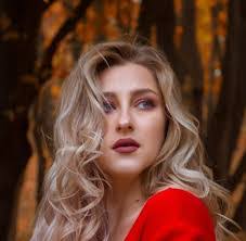 Sonia Mira's Instagram, Twitter & Facebook