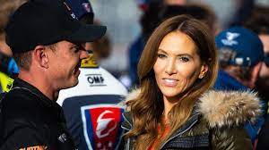 Kyly clarke beams at new boyfriend james courtney trackside at the bathurst 1000 as they are seen together for the first time. Kyly Clarke New Boyfriend James Courtney Bathurst 1000 Supercars Kissing Michael Clarke Fox Sports