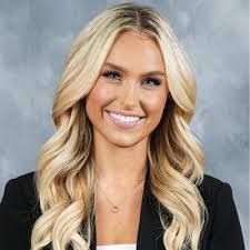 Kendall Cummings's Instagram, Twitter & Facebook