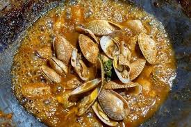 Rendang adalah masakan yang mengandung bumbu rempah yang kaya. 5 Rekomendasi Tempat Makan Kerang Paling Yummy Di Yogyakarta