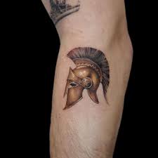 Each spartan protects the man to his left from thigh to neck with his shield. Trojan Warrior Spartan Tattoo Helmet Tattoo Shoulder Armor Tattoo