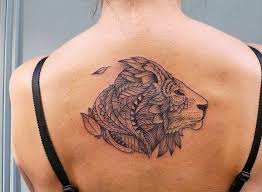 Le bas du dos est très prisé par la gente féminine pour se faire tatouer. Tatouage Lion Femme 30 Idees De Tatouages Et Sa Signification 2021