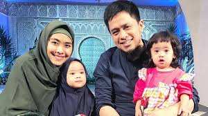 Apa pun kondisi si anak, orang tetap harus menyayangi dan mengasihinya. Sudah Miliki 3 Anak Oki Setiana Dewi Masih Ingin Tambah Momongan Okezone Celebrity
