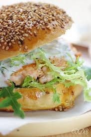 Hamburger De Saumon Sauce Yaourt A L Aneth Un Dejeuner De Soleil Recettes De Cuisine Cuisine Sauce Yaourt