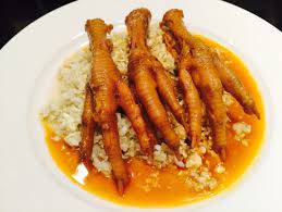 Then, soak the chicken feet in a solution of water and vinegar for about ten minutes. Chicken Feet On Caulirice Banting Bites