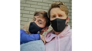 英國跳水名將湯姆·戴利(tom daley) 與搭檔馬蒂·李(matty lee) 在男子雙人10公尺跳水項目上，贏得了他職業生涯的第1面奧運金牌 。英國以總分471.81分. 2iri9lv6lzhpmm