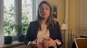 Nu backar s och m om internationella adoptioner och vill också se en utredning. Nooshi Dadgostar Videos Facebook