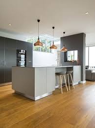 sfeervolle hanglamp met 5 hangers in rookglas eetkamer lamp design lampen eettafel hanglamp