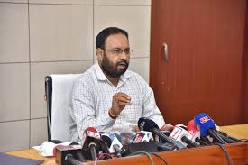 Union health minister mansukh mandaviya on thursday met former prime minister manmohan singh, who has been admitted to the aiims here after complaining of weakness following a fever. No Total Lockdown In Assam Districts Says Health Minister