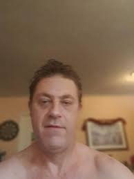 Hi everyone. Tim 51 from Sydney Australia looking for a special person to  get to know better. Single Dad for 16 years my boy just turned 18. I am a  good loyal
