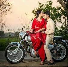 Pin By Pooja Arora On Couples Pre Wedding Photoshoot Outdoor Wedding Couple Poses Indian Wedding Photography Poses