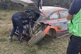 Tejveer rai auto pärast avariid keenia ralli kolmandal kiiruskatsel autor/allikas: 9v Mza54 Jwq3m