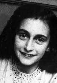 Madrid , 10 de noviembre de 1989),  1  más conocida como ana fernández , es una actriz y cantante española conocida por sus papeles en las series de televisión los protegidos y las chicas del cable. Anne Frank Portal Da Literatura