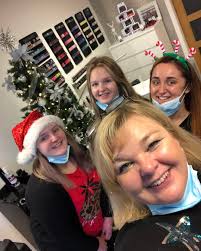 🎄We would like to wish our lovely customers a very merry Christmas. It's  been a different kind of year with lots of ups & downs but we've made it  once again. 😁💇🏼‍♀️💇🏼💪Heather