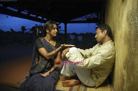 His wife, bindiya, looks after the household, and his children, gunja and ronak. Lara Dutta Irrfan Khan In The Still From Movie Billu Barber Billoo Barber Bollywood Photos