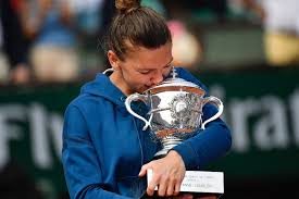 Simona Halep A Prezentat Trofeul Cucerit La Roland Garros