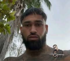 Yo escuchando a mi compa decir "shi mi amol te amo musho"